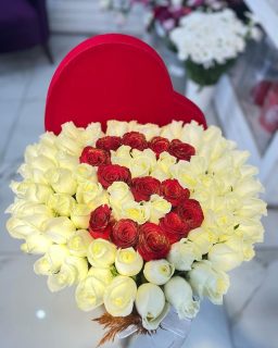 kutuda harfli çiçek siparişi
